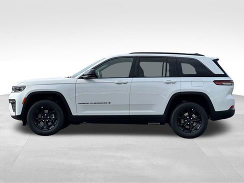 New 2026 Jeep Grand Cherokee Altitude AWD/4WD image 4