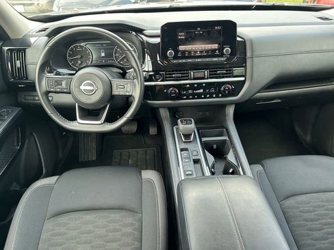 Used 2025 Nissan Pathfinder SV FWD image 15