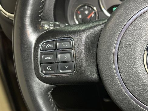 Used 2018 Jeep Wrangler Unlimited Rubicon w/ Connectivity Group image 24