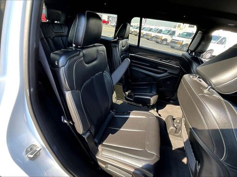 Used 2024 Jeep Grand Cherokee L Limited w/ Luxury Tech Group II image 23