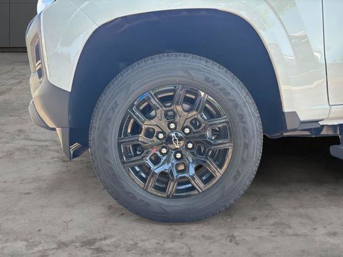 New 2026 Chevrolet Colorado W/T AWD/4WD image 9