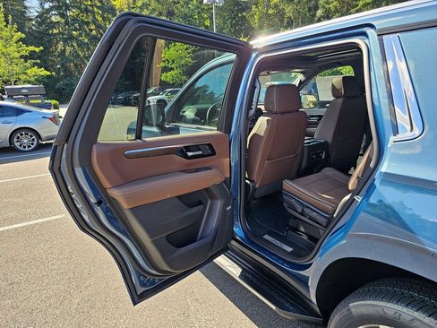 New 2026 Chevrolet Tahoe High Country w/ Sun And Tow Package AWD/4WD image 16