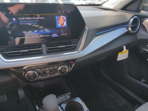 New 2026 Chevrolet Trax LT w/ LT Convenience Package FWD image 14