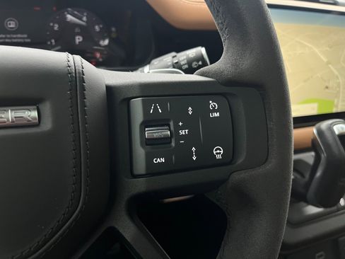 Used 2023 Land Rover Defender 110 image 39