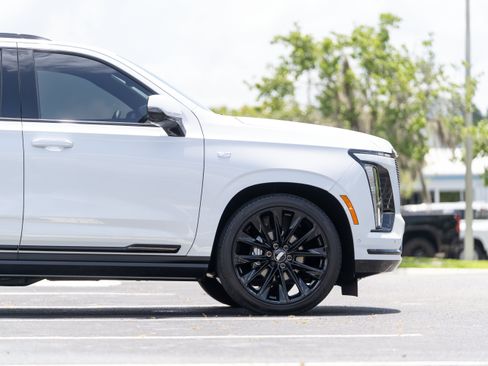 Used 2026 Cadillac Escalade Platinum Sport w/ LPO, ONYX Package AWD/4WD image 7