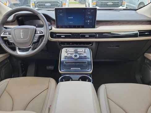 Certified 2023 Lincoln Nautilus Reserve w/ Cargo Utility Package FWD image 11