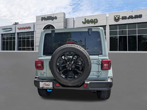 Used 2024 Jeep Wrangler Unlimited Sahara w/ Safety Group image 4