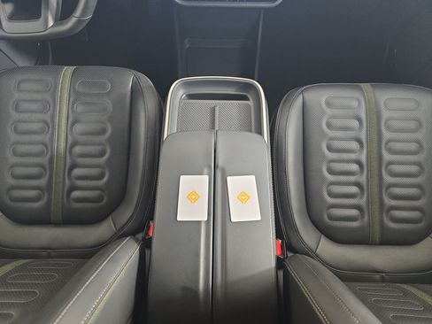 Used 2025 Rivian R1S Adventure AWD/4WD image 31