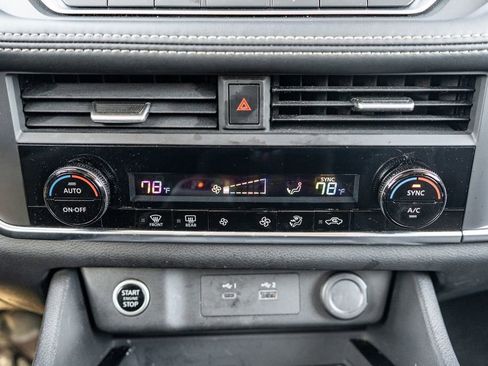 Used 2023 Nissan Rogue SV image 29