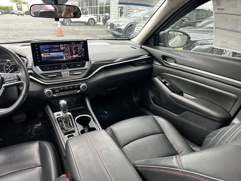 Used 2024 Nissan Altima 2.5 SR w/ SR Premium Package AWD/4WD image 17