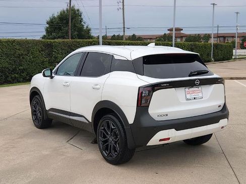 Certified 2025 Nissan Kicks SR FWD image 7