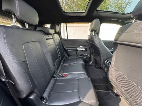 Used 2021 Mercedes-Benz GLB 250 4MATIC image 34