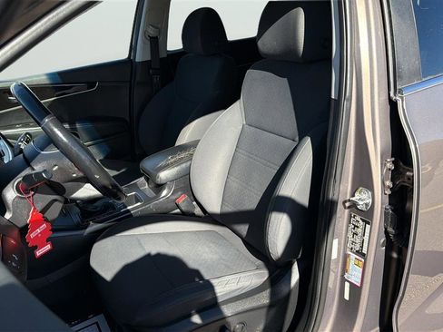 Used 2019 Kia Sorento S image 12