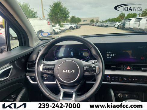 Used 2025 Kia Sportage EX FWD image 22