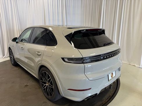 New 2026 Porsche Cayenne E-Hybrid AWD/4WD image 3
