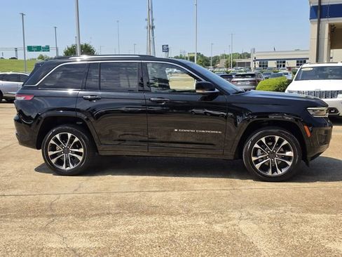 Used 2023 Jeep Grand Cherokee Overland w/ Luxury Tech Group IV RWD image 4