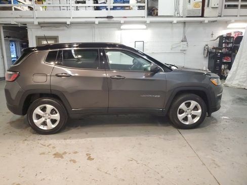 Used 2018 Jeep Compass Latitude w/ Cold Weather Group AWD/4WD image 7