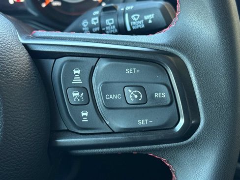 Used 2025 Jeep Wrangler Unlimited Rubicon AWD/4WD image 28