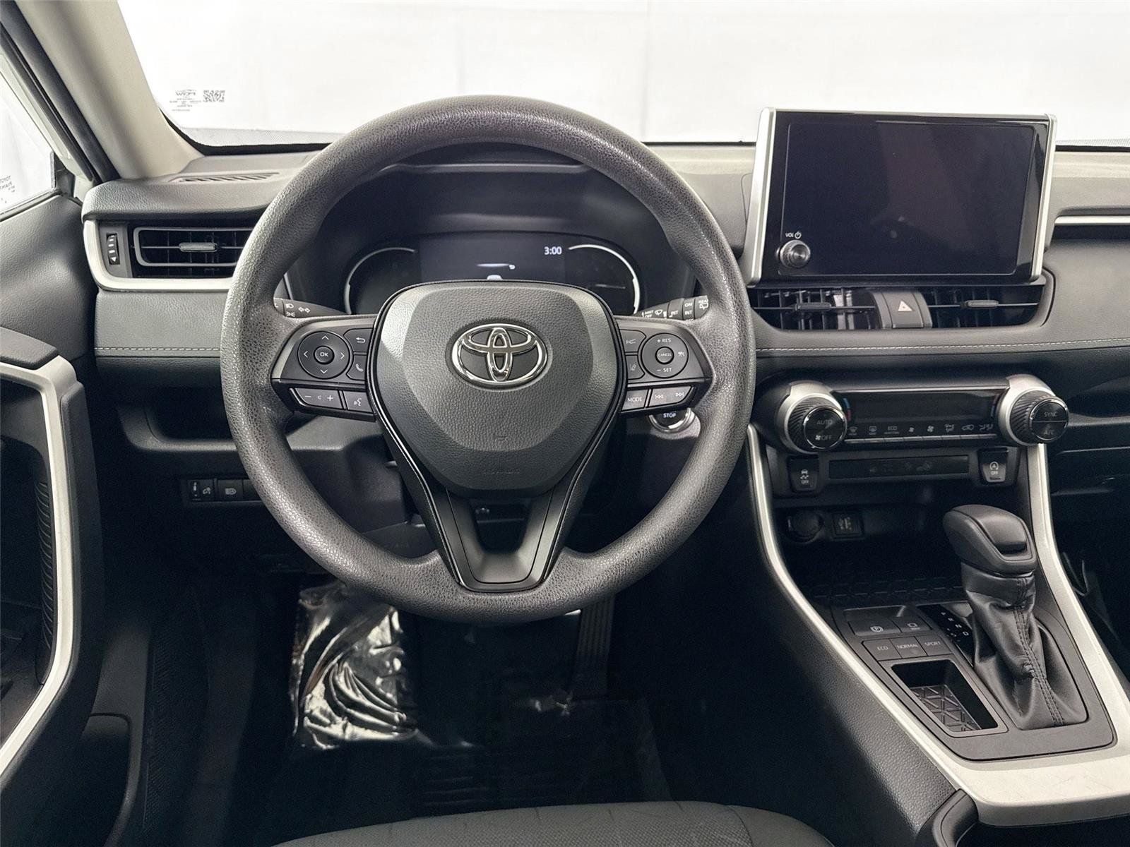 Certified 2025 Toyota RAV4 XLE FWD image 28