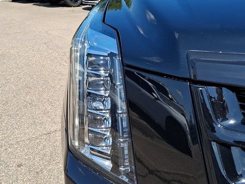 Used 2020 Cadillac Escalade Luxury AWD/4WD image 9