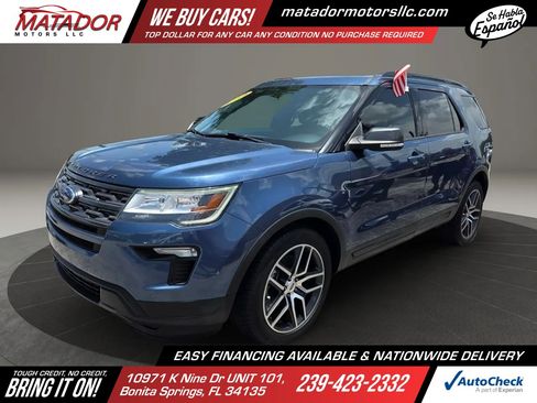Used 2018 Ford Explorer XLT w/ Equipment Group 202A FWD image 4