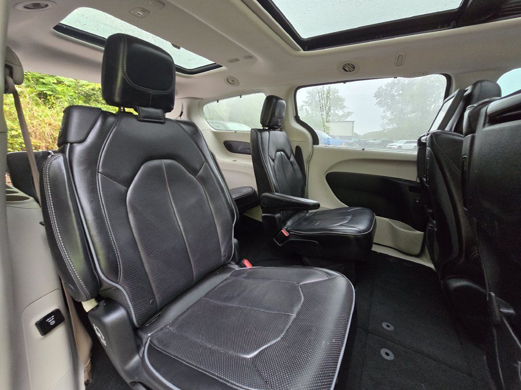 Used 2018 Chrysler Pacifica Limited w/ Advanced Safetytec Group FWD image 23