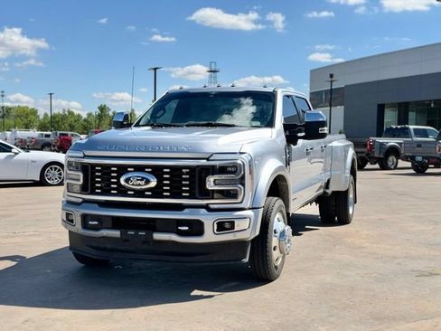 Used 2023 Ford F450 Platinum AWD/4WD image 2