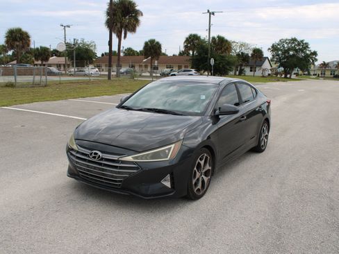 Used 2020 Hyundai Elantra SE w/ Cargo Package (C1) FWD image 1