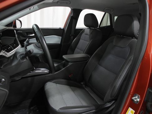 Certified 2024 Chevrolet Trax LT w/ LT Convenience Package image 5