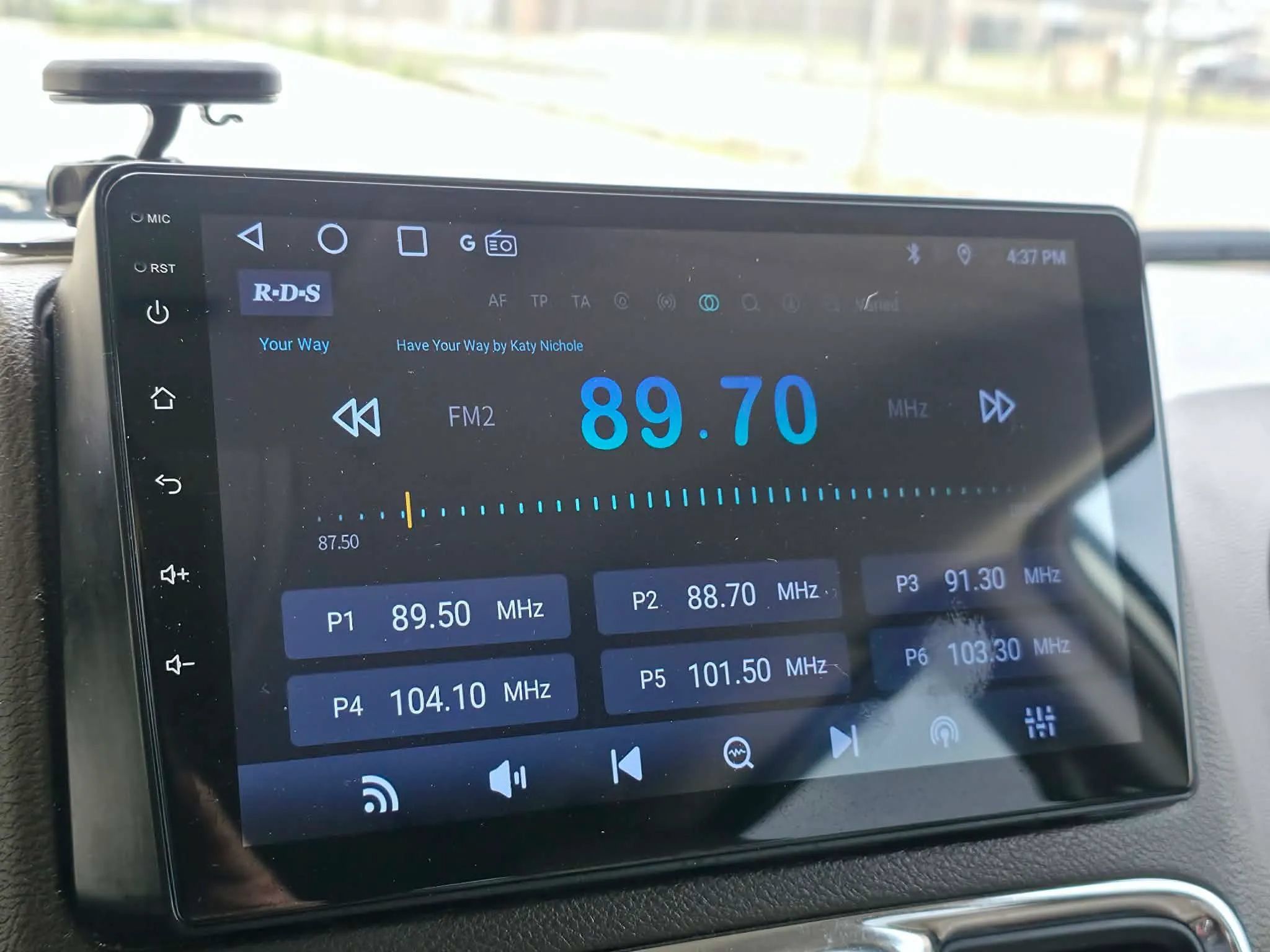Used 2014 Chrysler Town & Country Touring FWD image 23