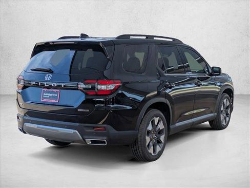 Certified 2026 Honda Pilot Touring image 2