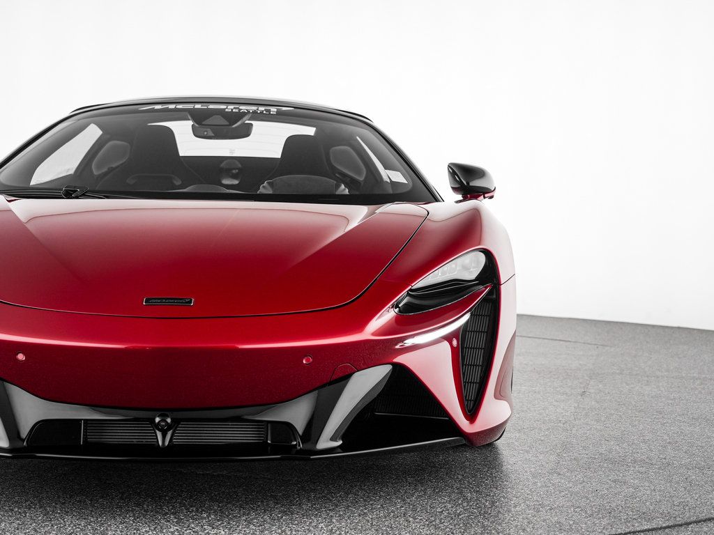 Used 2025 McLaren Artura Spider RWD image 45