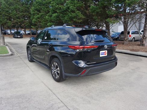 Used 2021 Toyota Highlander XLE FWD image 23