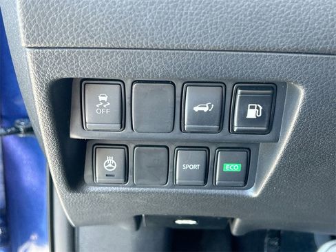 Used 2018 Nissan Rogue SV w/ Premium Package image 29