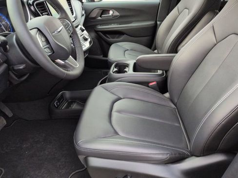 New 2026 Chrysler Pacifica Select FWD image 12