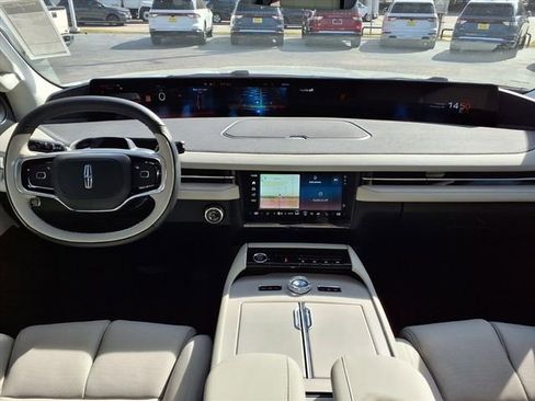 New 2026 Lincoln Navigator L Premier AWD/4WD image 6
