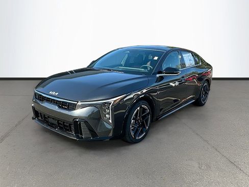 New 2025 Kia K4 GT-Line image 3