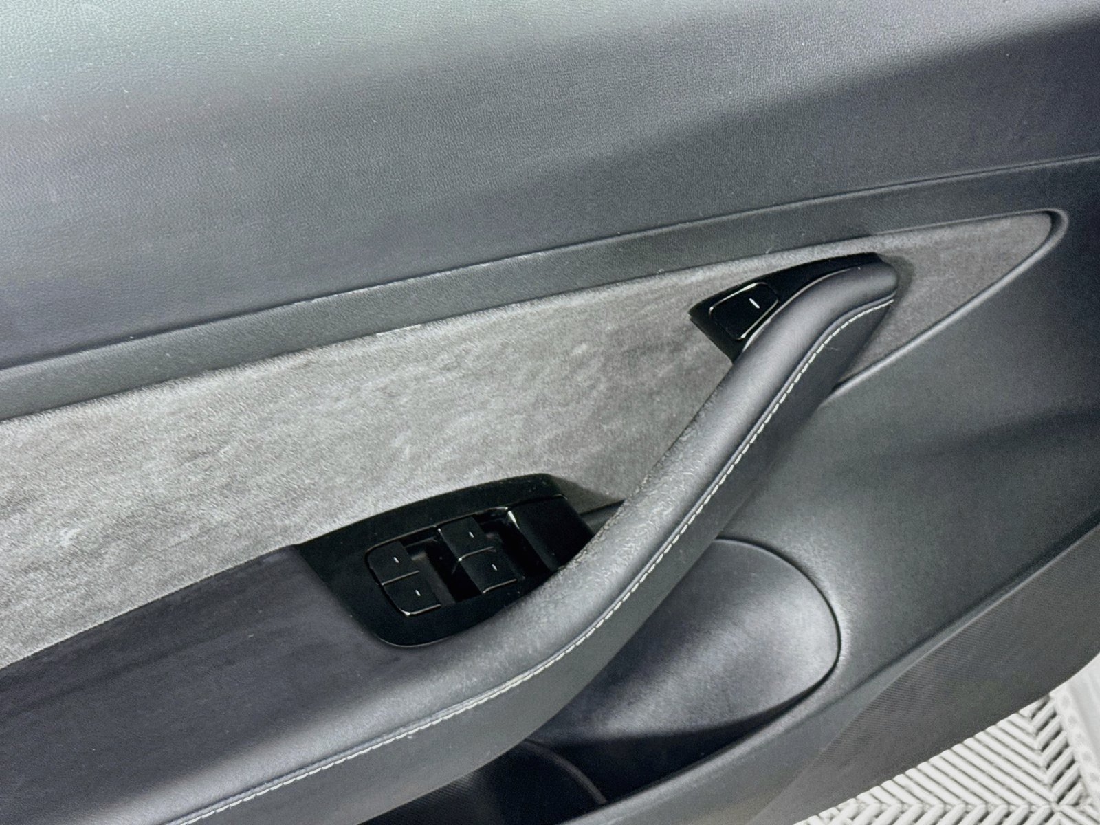 Used 2020 Tesla Model 3 Standard Range RWD image 16