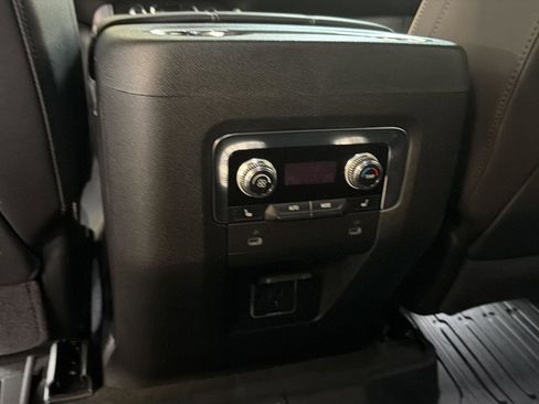 Used 2024 GMC Yukon XL SLT w/ SLT Luxury Package AWD/4WD image 29