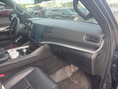 Used 2024 Jeep Wagoneer L Series II AWD/4WD image 23