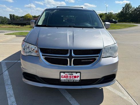 Used 2018 Dodge Grand Caravan SXT FWD image 3