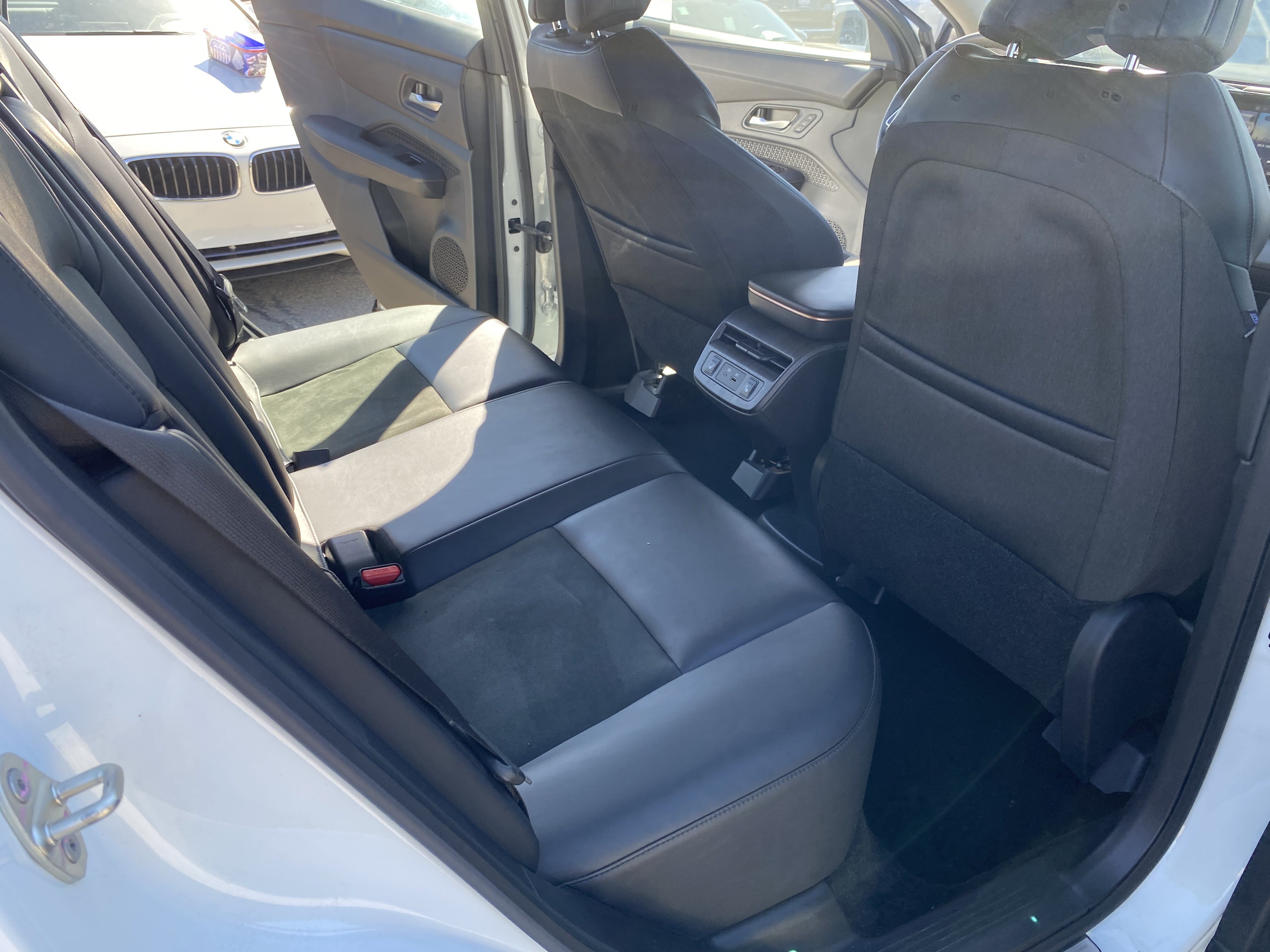 Used 2023 Nissan Ariya FWD image 18