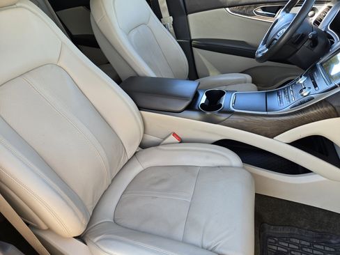 Used 2018 Lincoln MKX Reserve w/ Driver Assistance Package image 7