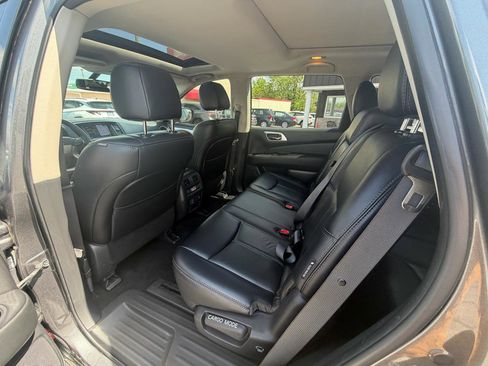 Used 2018 Nissan Pathfinder SL w/ SL Premium Package FWD image 10