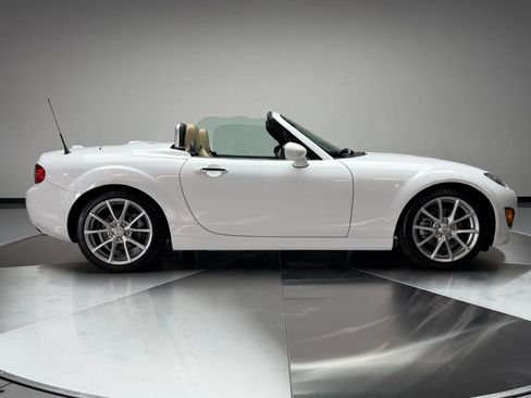 Used 2012 MAZDA MX-5 Miata Grand Touring w/ Premium Pkg RWD image 6