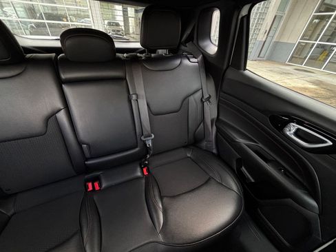 Used 2025 Jeep Compass Trailhawk image 36