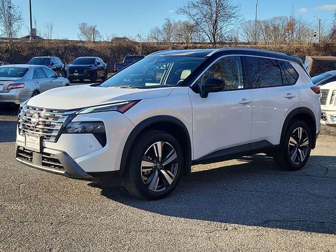 Certified 2025 Nissan Rogue SL image 4