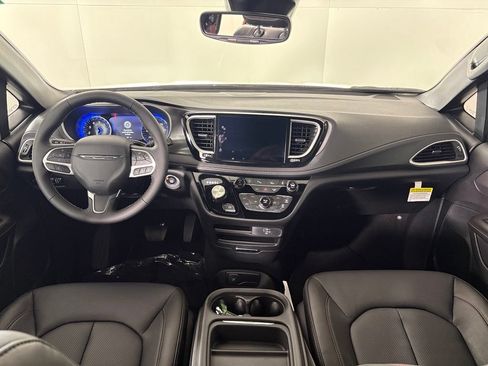 New 2027 Chrysler Pacifica Select FWD image 36