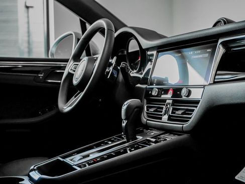 New 2026 Porsche Macan AWD/4WD image 32