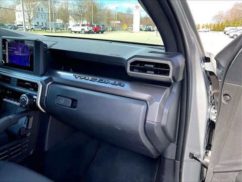 Used 2025 Toyota Tacoma TRD Off-Road AWD/4WD image 13